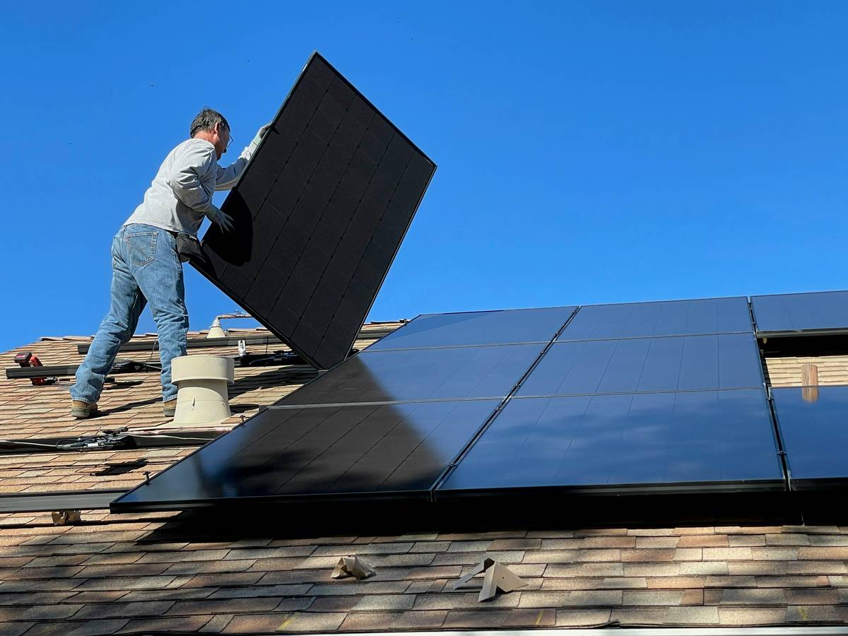 renewable resource mppt charge controller solar installed in home off-grid system with battery bank and solar panels